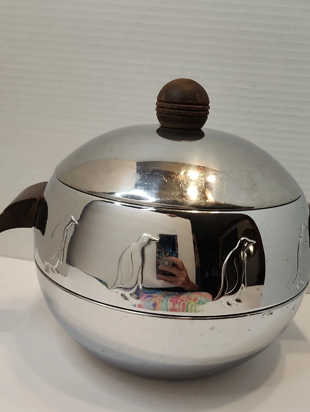 WEST BEND Penguin Hot Cold Server Vintage Chrome Ice Holder w/Wood Knob - Silver